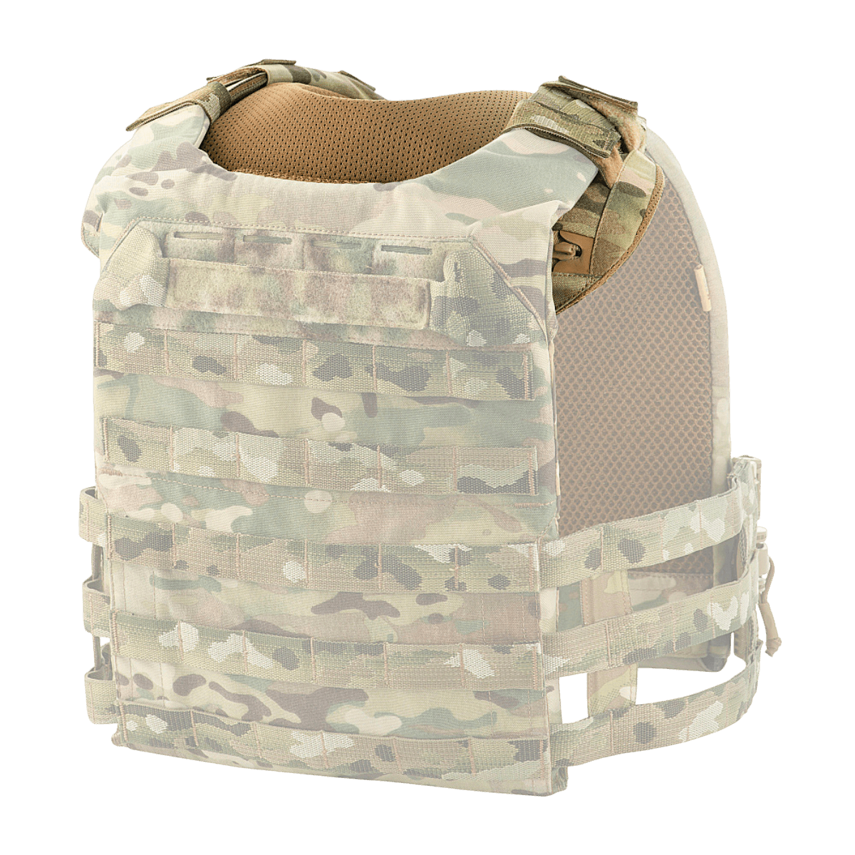 M-Tac olkapääpehmuste Plate Carrier Cuirass QRS:lle asennettuna maastokuvioituun liiviin, korkea mukavuus ja kestävyys.