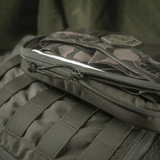 M-Tac Utility Organizer Slim Elite kestävästä Cordura 500D:stä läpinäkyvällä PVC-kalvolla ja sisäisellä Velcro-seinällä turvalliseen säilytykseen.