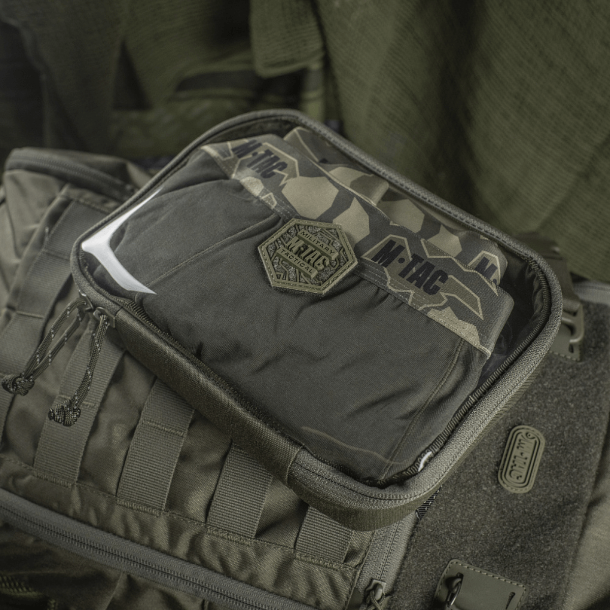 M-Tac Utility Organizer Slim Elite EDC-sarjalle, ergonominen muotoilu, kestävä Cordura 500D, PVC-kalviorganisointi, sisäinen Velcro-seinä.