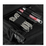 M-Tac Konvert Taske Elite, lähikuva taskuista joissa työkaluja ja välineitä, valmistettu Cordura-materiaalista.