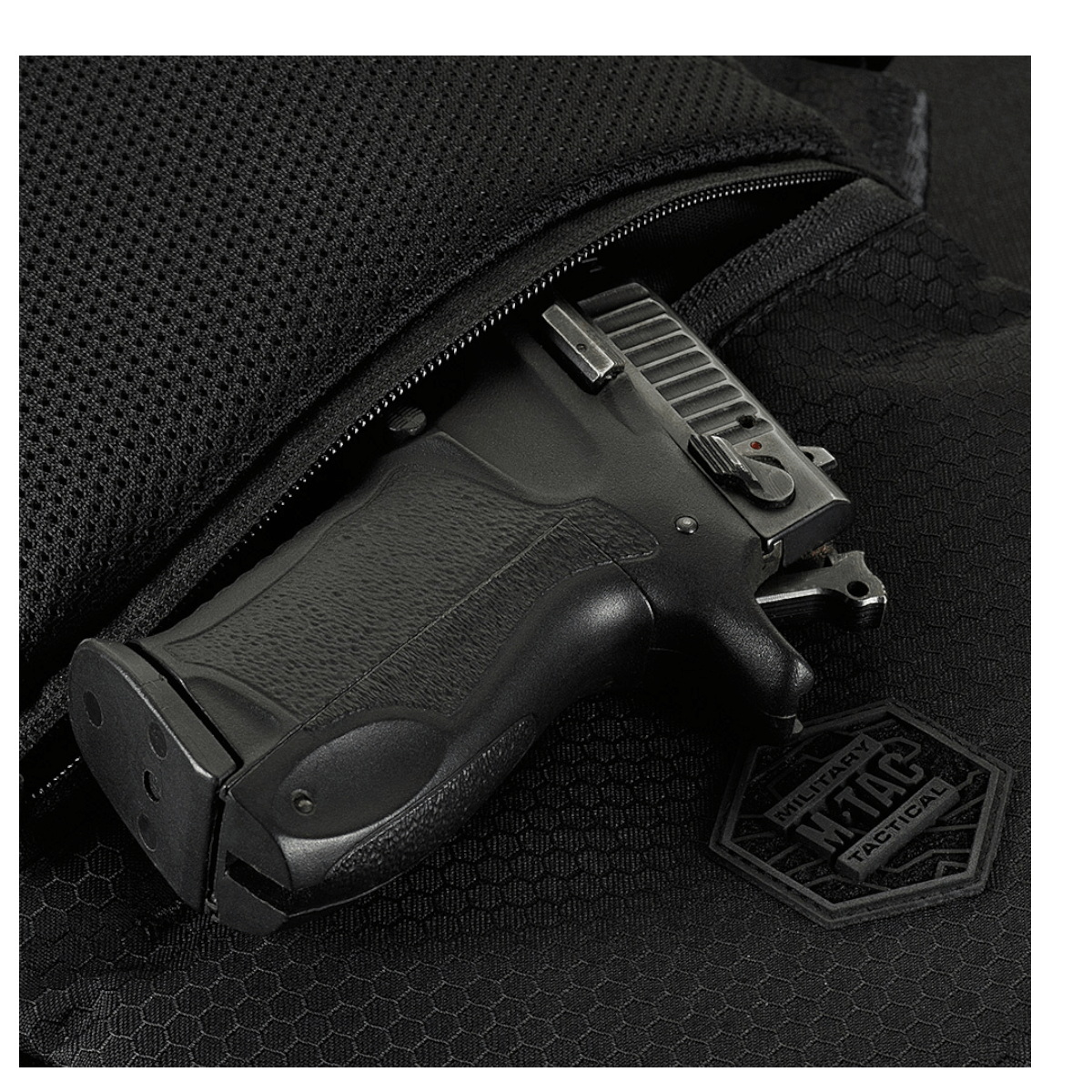 M-Tac Konvert Taske Elite magnetventillukolla, Cordura-materiaalia, näkyvissä syvä tasku ja säädettävä hihna.