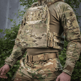 M-Tac etupaneeli Plate Carrier Cuirass QRS XL:lle, kestävä Cordura 500D, NIJ-sertifioitu, kuvassa 1 osana sotilasvarustusta