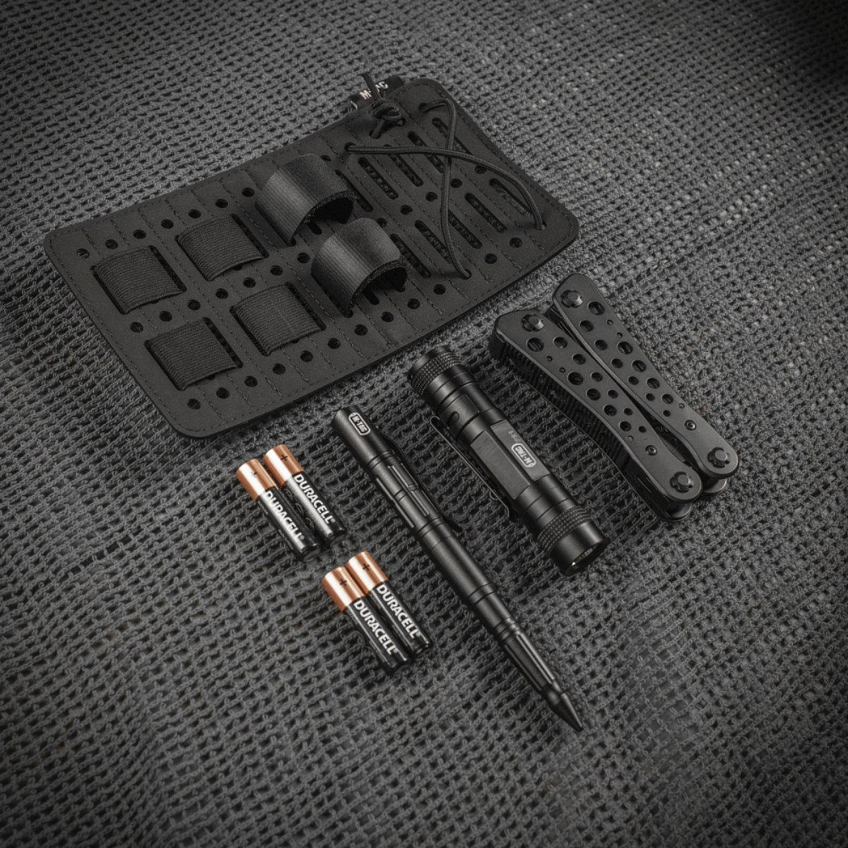 M-Tac Modul Insert Molle 11x19, Laser Cut järjestää EDC-varusteet laukun sisäosassa laserleikatuilla lokeroilla ja MOLLE-yhteensopivuudella.