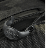 Lähikuva M-Tac Cross Taske Slim Elite Hex -laukusta, valmistettu kestävästä Cordura 500:sta, mustat YKK-vetoketjut.