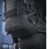 M-Tac Rygsæk Large Elite Hex Gen. IV, kulutusta kestävä ja ergonomisesti suunniteltu reppu, täydellinen aseiden kantamiseen erillään.