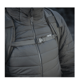 M-Tac reppu Large Elite Hex Gen. IV käytössä. Ergonominen muotoilu ja kestävä Cordura-materiaali näkyvät.