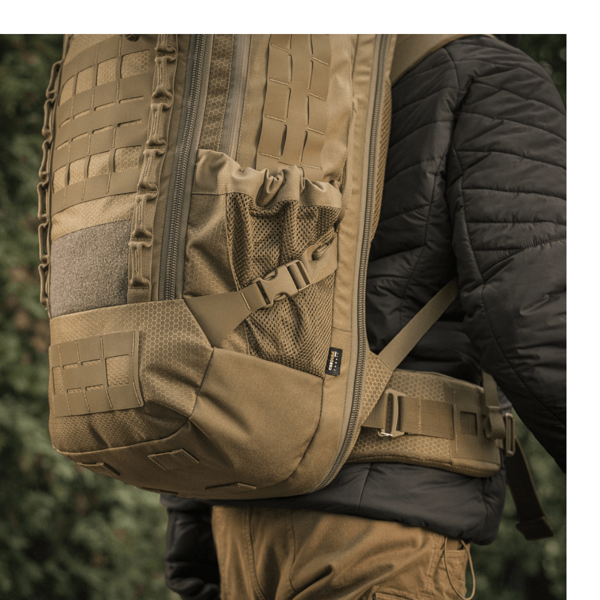 M-Tac reppu Large Elite Hex Gen. IV henkilöllä, ergonominen muotoilu, tehty Cordura 500D- ja Cordura Hex 1000 -materiaaleista.