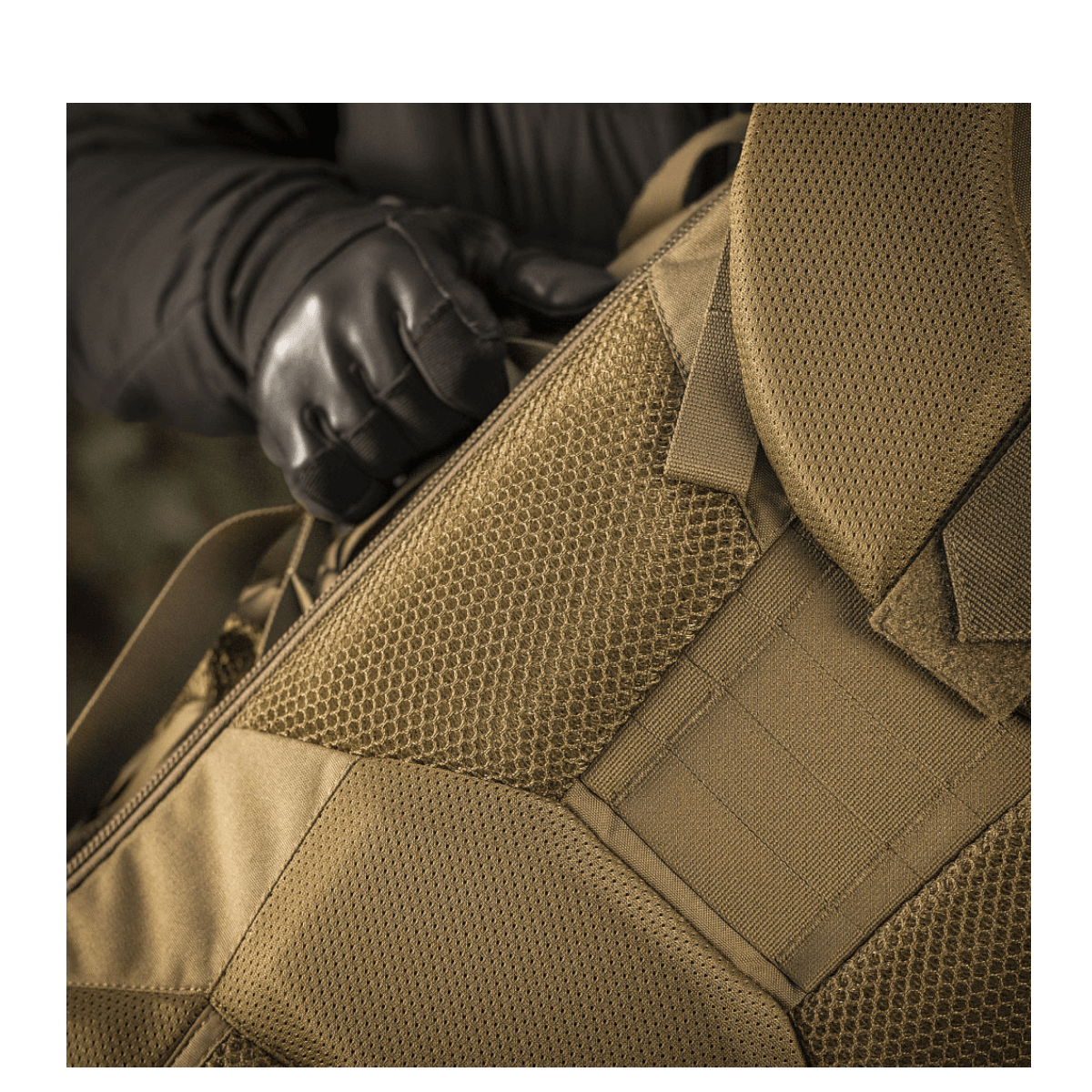 Lähikuva M-Tac reppu Large Elite Hex Gen. IV kestävästä Cordura-materiaalista.
