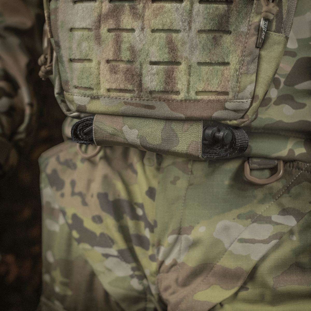 M-Tac Lomme til Tilbehør Lower Large Elite Plate Carrier tukevassa Cordura 500D -materiaalissa, NIJ-sertifiointi, näkymä galleria-asennossa 1, maastokuvio ja modulaarinen asettelu.