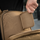 M-Tac Tablet Bag Laser Cut Hex laser cut MOLLE:lla ja nopea pääsy piilotettuun lokeroon.