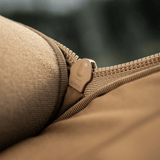 Lähikuva YKK-vetoketjusta M-Tac Tablet Bag Laser Cut Hexissä Cordura-materiaalista.