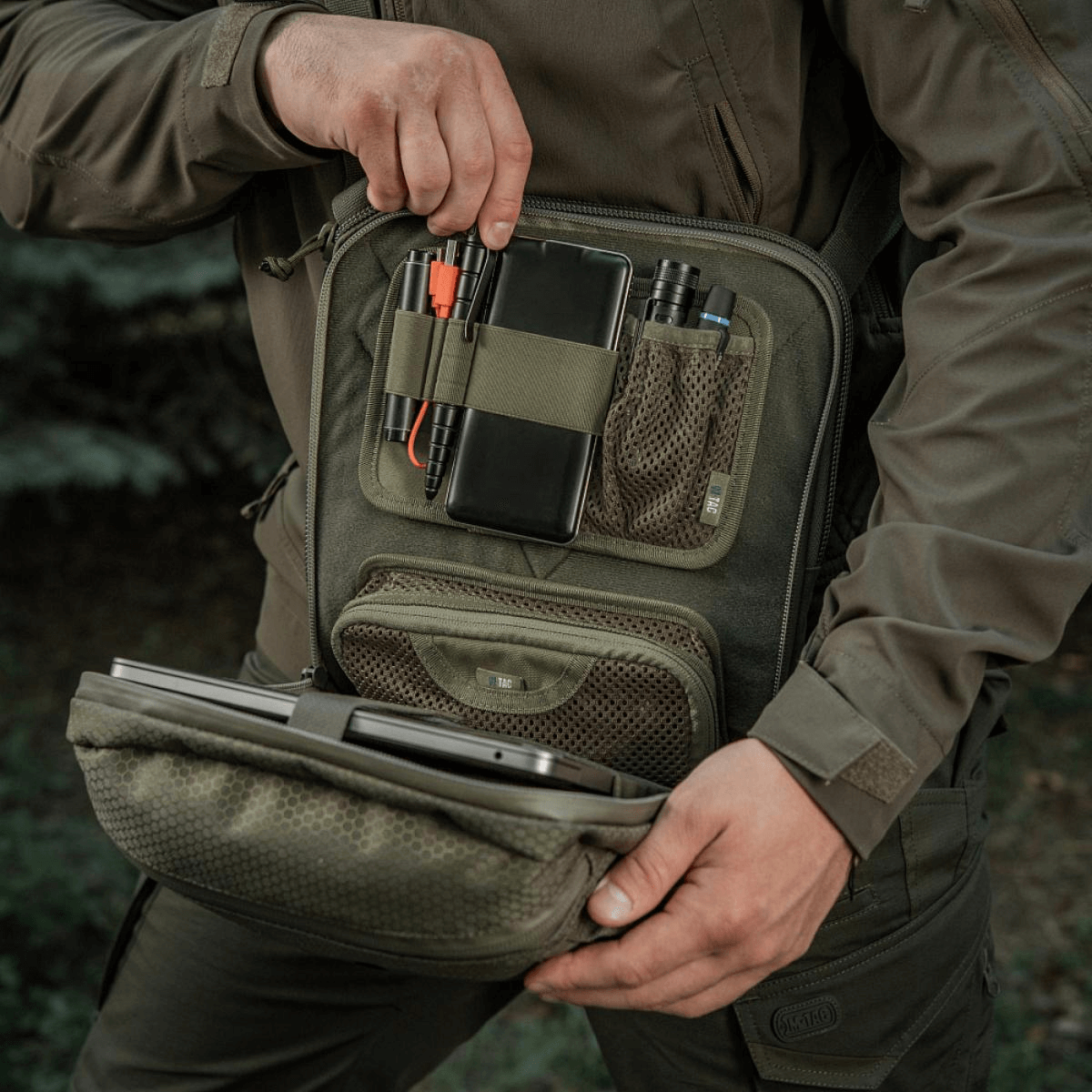 M-Tac Tablet Bag Laser Cut Hex Cordura-laukku tabletille ja asiakirjoille, nopea pääsy piilotettuun asekoteloon, sisältää Laser Cut MOLLE.