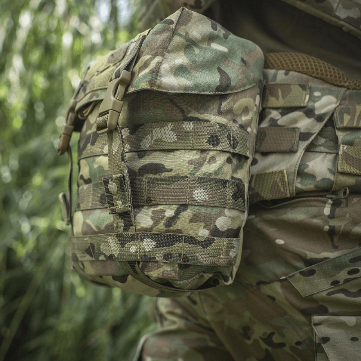 M-Tac Sukharka Gen.3 Pouch maastokuvioituna kiinnitettynä sotilasvarustukseen, Cordura 500D ja MOLLE-interface.