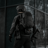 M-Tac STURM Elite -reppu toiminnassa, Cordura-materiaali ja laserleikattu MOLLE-paneeli. Sopii lyhytaikaisiin kenttäoloihin.