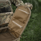 M-Tac STURM Elite -reppu avoimella tilalla, MOLLE Laser Cut -paneeli ja YKK-vetoketjut, soveltuu taktiseen säilytykseen kentällä.
