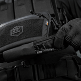 Lähikuva M-Tac Large Elite Gen.II -olkalaukusta, musta Cordura 500D, säätö, vetoketjut ja vahvistettu muotoilu.