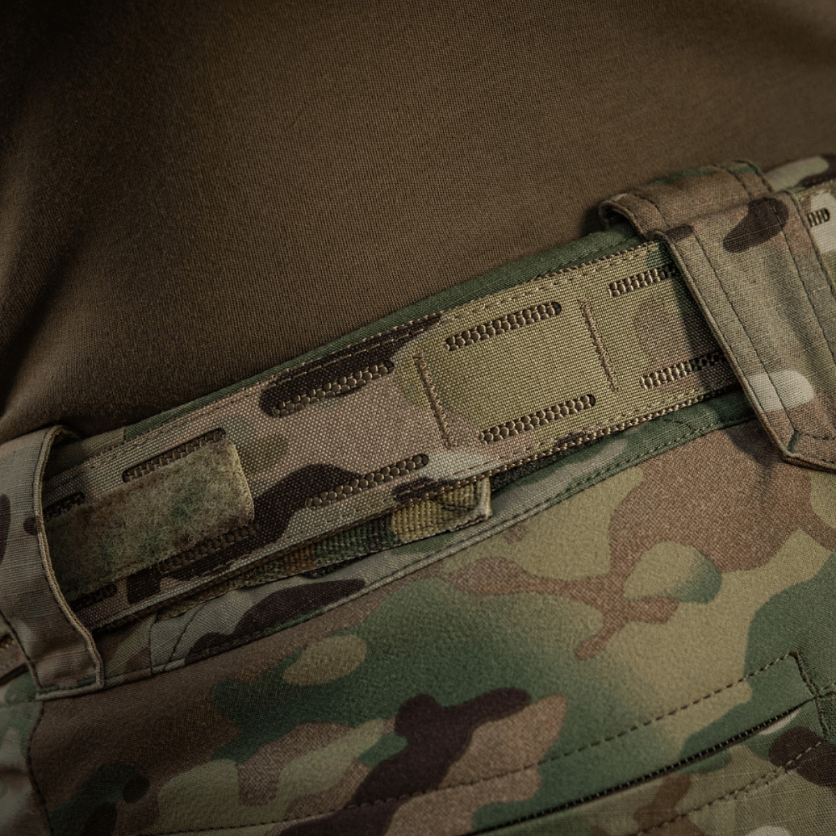 M-Tac Cobra Buckle taktinen vyö Laser Cut camossa, suunniteltu kantamaan varusteita tehokkaasti, sopii sotilas- ja poliisikäyttöön.