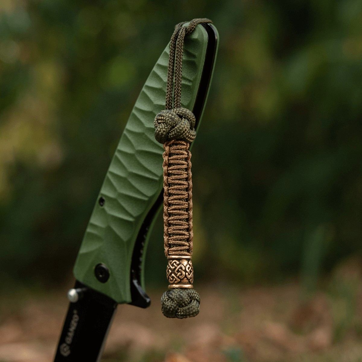 M-Tac Knife Lanyard Celtic, punottu paracord koristeena veitsille ja työkaluille, sopii kannettavaksi ja persoonalliseen tyyliin.