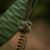 M-Tac Knife Lanyard Celtic, punottu paracord antaa veitselle ainutlaatuisen ilmeen ja käytännöllisyyttä.