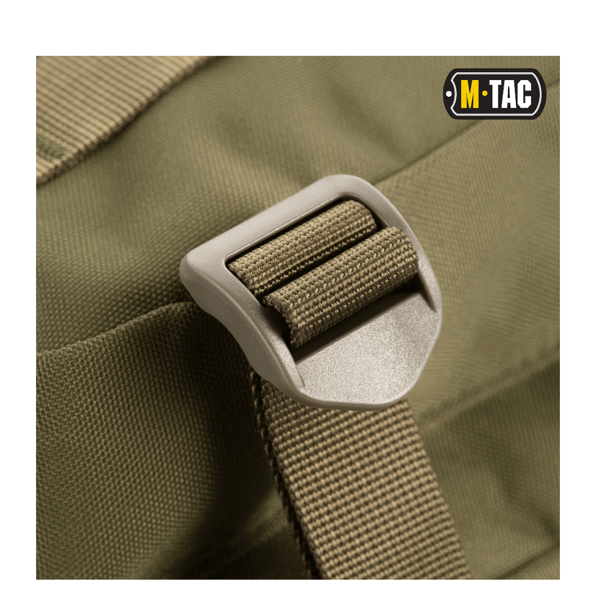 Yksityiskohta M-Tac Large Assault Pack -repusta, MOLLE-kiinnitys ja pehmustetut olkahihnat miellyttävään kantamiseen.