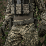 Taktinen M-Tac Range -vyö Cobra Buckle Gen.IV varusteineen sotilasväreissä, sopii sotilas-, poliisi- ja aktiivikäyttöön.