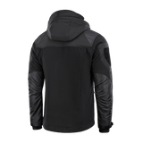 Musta M-Tac Norman Windblock -fleecetakki takaa nähtynä hupulla ja tuulen suojaavilla softshell-paneeleilla.