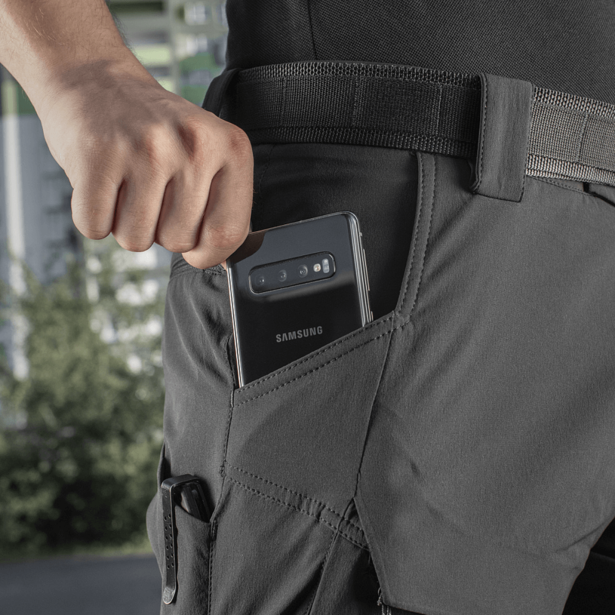 M-Tac Shorts Rubicon Flex tumman oliivin sävyssä, käytännöllinen cargotasku ja kännykkätasku. 85% nylon, 15% spandex. Täydelliset kesään.