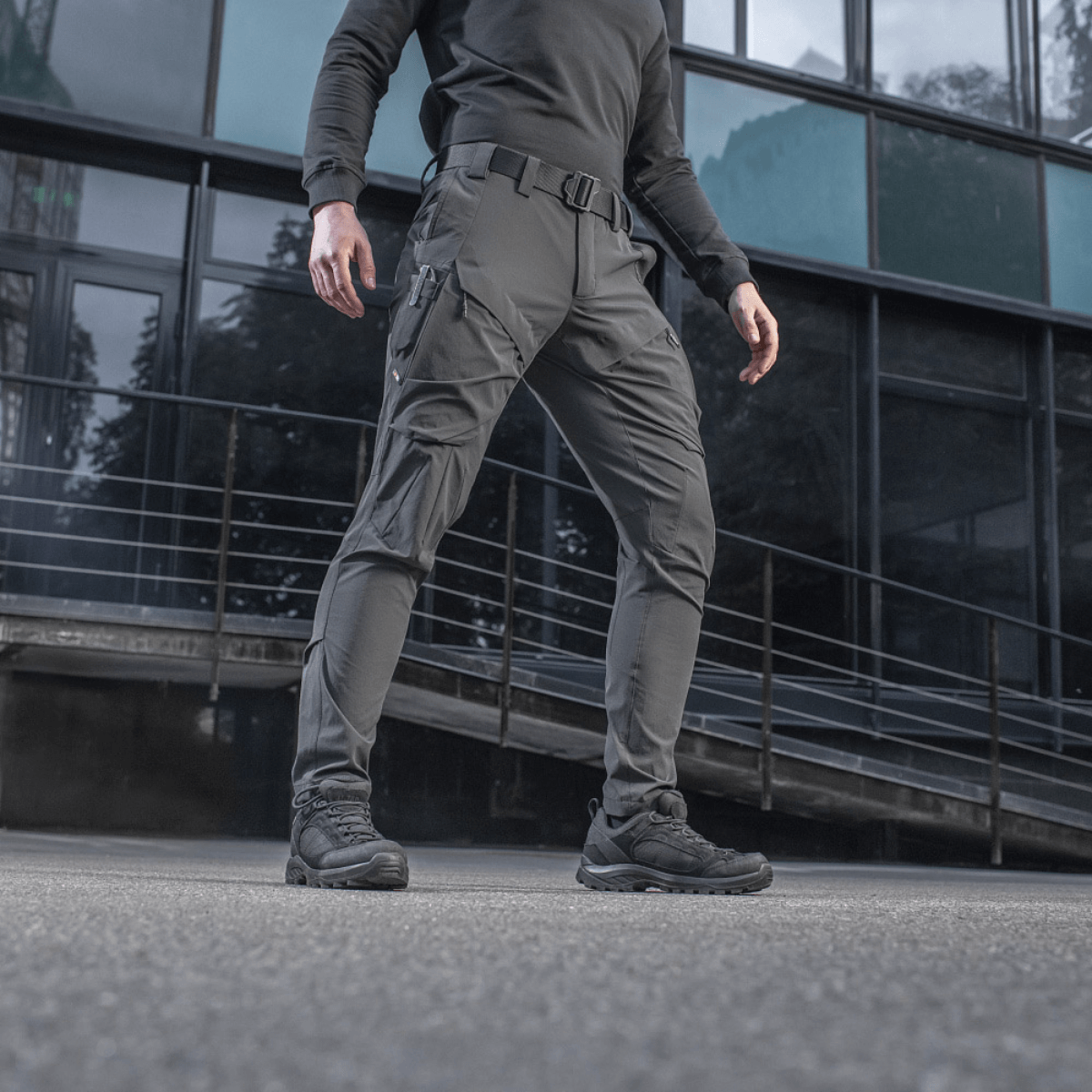 M-Tac Rubicon Flex -housut harjoitteluun ja vapaa-aikaan innovatiivisella cargo-taskusuunnittelulla ja 4-Way Stretch -kankaalla, vedenpitävä ja hengittävä.