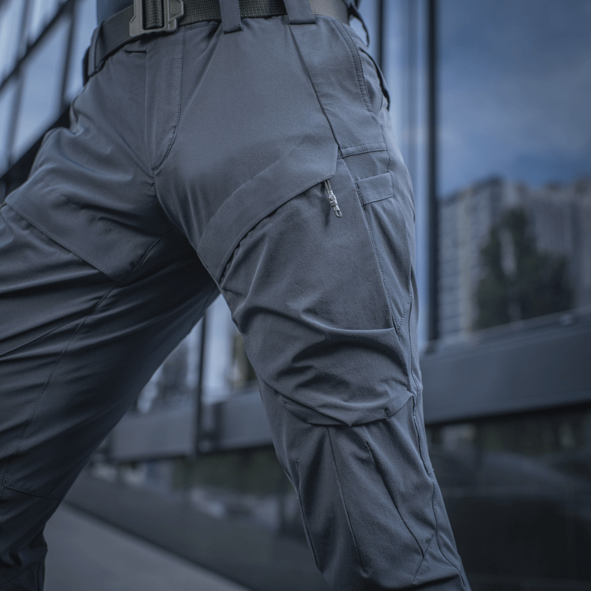 M-Tac Rubicon Flex -housut modernilla 4-Way Stretch -kankaalla ja innovatiivisella cargo-taskulla. Täydelliset harjoitteluun, työhön ja vapaa-aikaan.