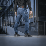 M-Tac Jeans Aggressor kestävästä denimistä takaa nähtynä, tilavat taskut, sopii taktiseen käyttöön, 99% puuvillaa ja 1% elastaania
