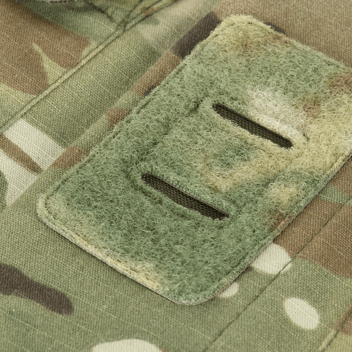Velcro-tarran yksityiskohta M-Tac Jakke Sturm NYCO Extreme Multicam-kuosissa.
