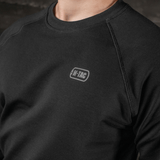 M-Tac Raglan Athlete -musta raglanhihoilla maksimaalista liikkuvuutta ja mukavuutta, ihanteellinen arkeen ja urheiluun.