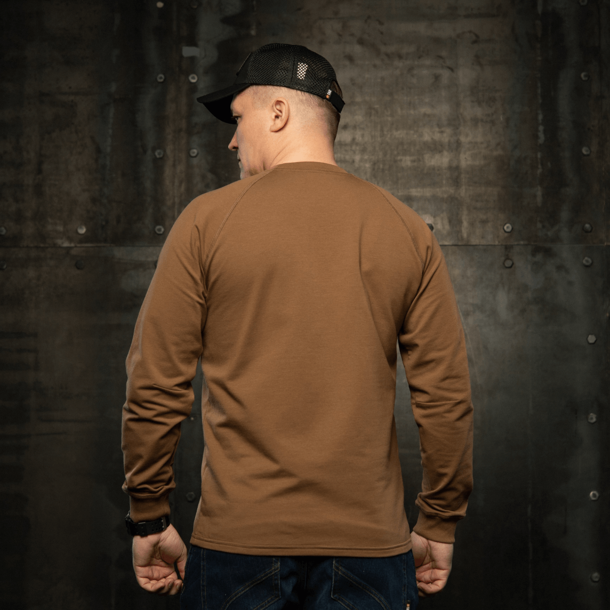 M-Tac Raglan Athlete -coyote-college takaa nähtynä, raglanhihat liikkuvuutta varten, sopii urheiluun ja arkeen.