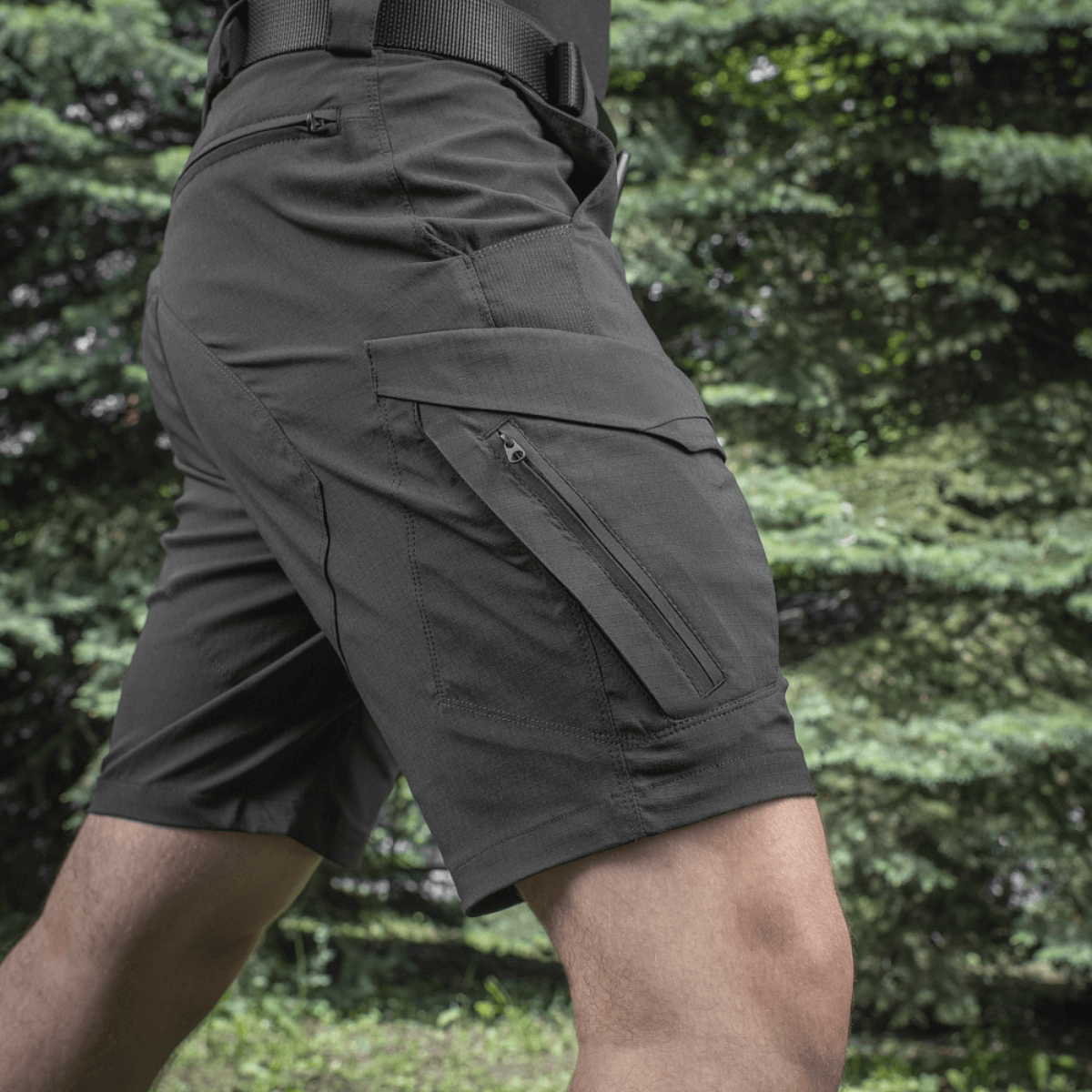 M-Tac Aggressor Summer Flex Shorts Flex Rip-Stop -kankaasta ulkoiluun, esitetään seitsemän toiminnallista taskua.