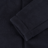 M-Tac Sprint Fleece Sweatshirt Polartec hihan yksityiskohta mustasta fleece‑materiaalista.