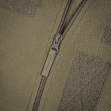 Yksityiskohta M-Tac Combat Fleece Polartec -takista, YKK-vetoketju ja Velcro-paneelit, korkealaatuinen.