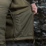 M-Tac Combat Fleece Polartec -takki sisäisellä verkkovuorella, näyttää YKK-vetoketjut ja tukevat materiaalit taktiseen ja arkikäyttöön.