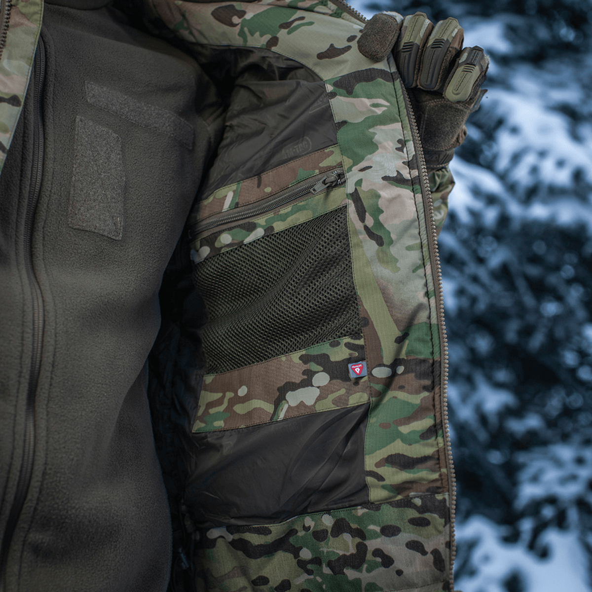 M-Tac Alpha Gen.IV Pro Primaloft -talvitakki alkuperäisessä Multicam-kuosissa, 3-kerroksisella kalvolla, sopii kylmään jopa -20°C.