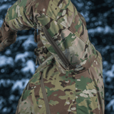 M-Tac Alpha Gen.IV Pro Primaloft -talvitakki Multicam-kuosissa, näyttää yksityiskohdan vettähylkivistä vetoketjuista ja kestävästä materiaalista.