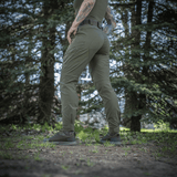 M-Tac Aggressor Summer Flex -housut naisille metsässä, kevyet taktiset kesähousut aktiiviseen vapaa-aikaan ja taktiseen käyttöön