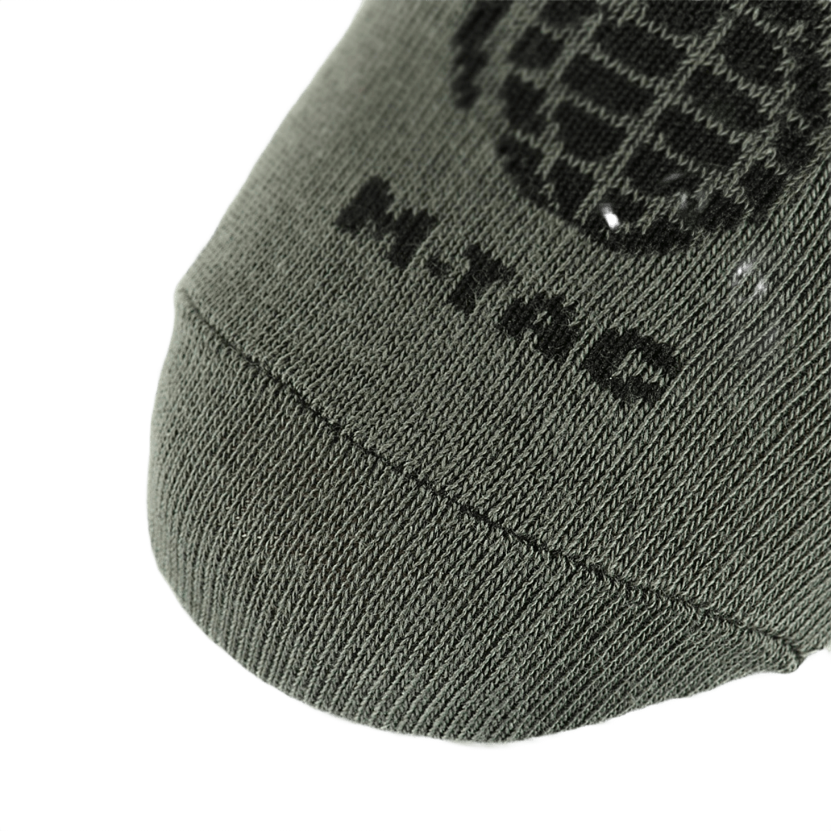 Lähikuva M-Tac Let Sommersokker Grenader -sukista, ergonominen muotoilu ja neulottu kuvio, sopivat ulkoiluun ja kuumaan säähän.