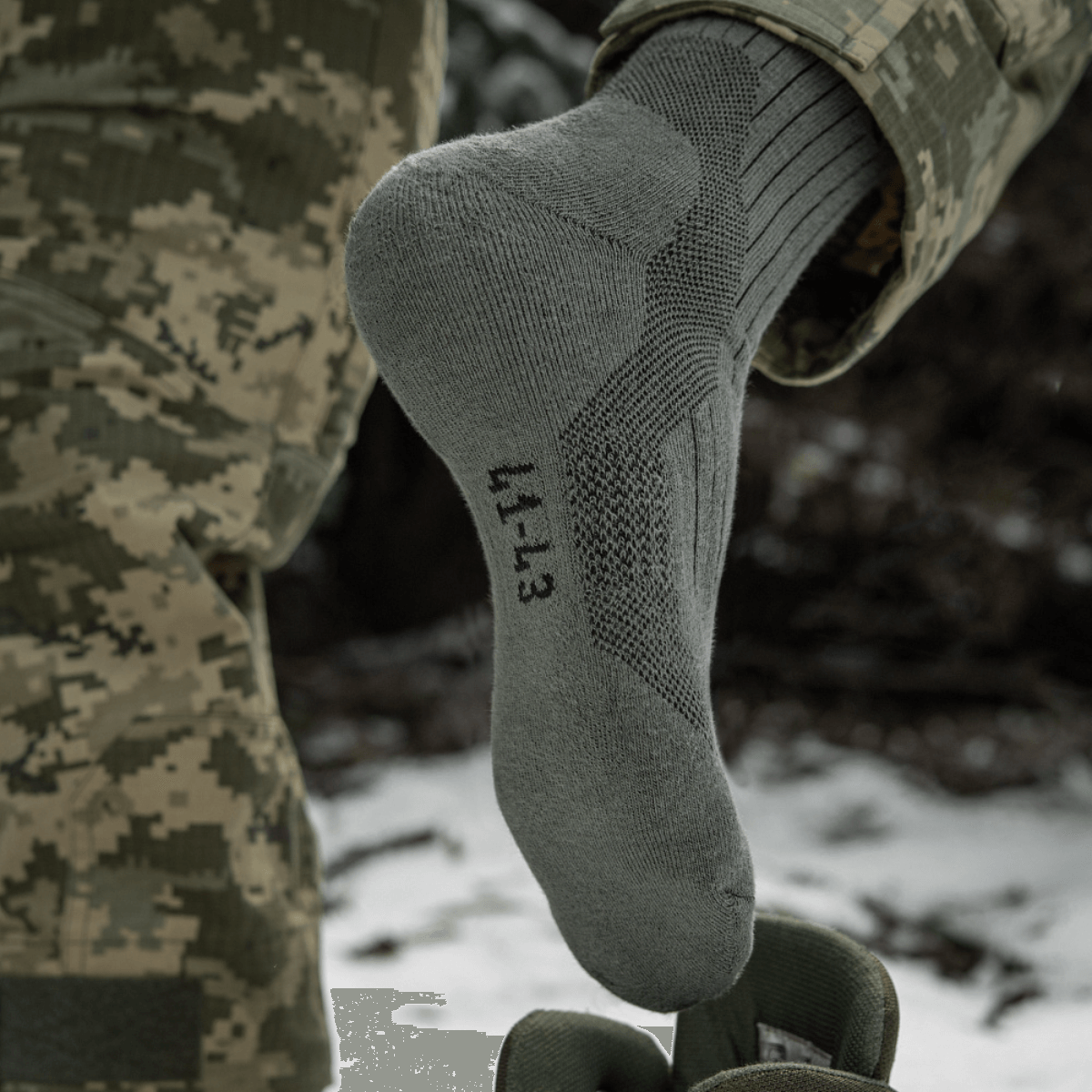 M-Tac Sokker Mid Calf Mk.4 suunniteltu miehille, erikoisilla lämpövyöhykkeillä ja pehmustetuilla alueilla optimaaliseen vaelluksen mukavuuteen