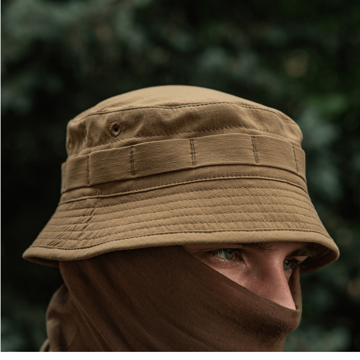 M-Tac Panamahat Gen. II Summer Flex camel nylon/elastaani kevyt, hyvä ilmanvaihto ja NIJ-sertifiointi, esillä käytössä, galleria-asento 1