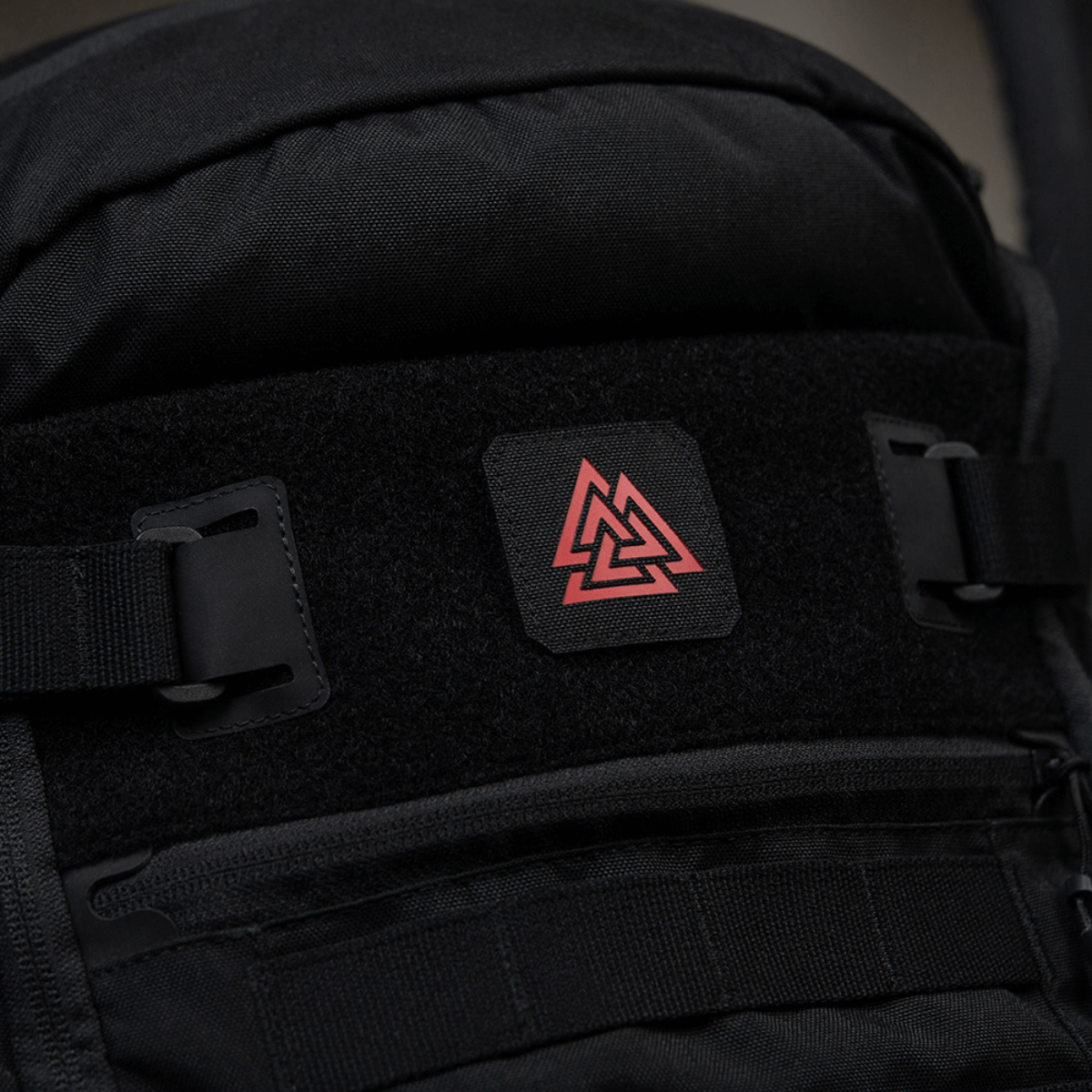 M-Tac Patch Valknut Laser Cut Odin -symboli en mustassa laukussa