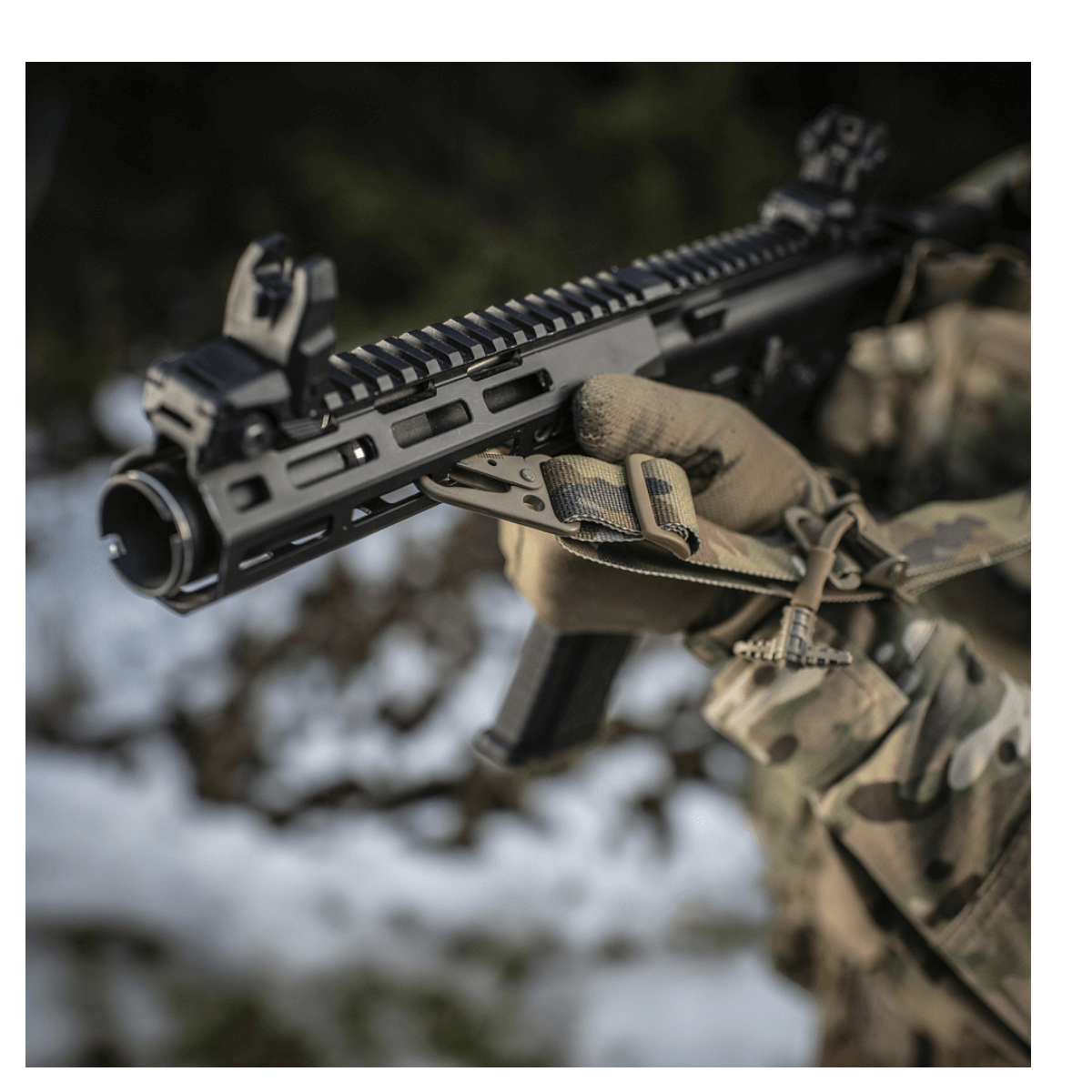 M-Tac Universal Våbenrem, multicam nylon, säädettävä solki ja karabiinihaka, taktiiseen aseen käsittelyyn, galleria, positio 1