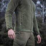 M-Tac Polartec Sport -fleecetakki armeijanvihreänä, käytetty käytännöllisenä ulkokerroksena vaihtosäässä.
