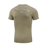 M-Tac T-Shirt Logo camokuvioinnilla ja sloganeilla "Born by Revolution – Hardened by War" sekä "Military & Tactical Since 2014" beigen puuvillasekoitteenä.