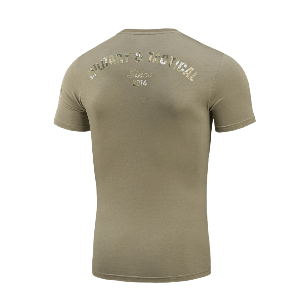 M-Tac T-Shirt Logo camokuvioinnilla ja sloganeilla "Born by Revolution – Hardened by War" sekä "Military & Tactical Since 2014" beigen puuvillasekoitteenä.