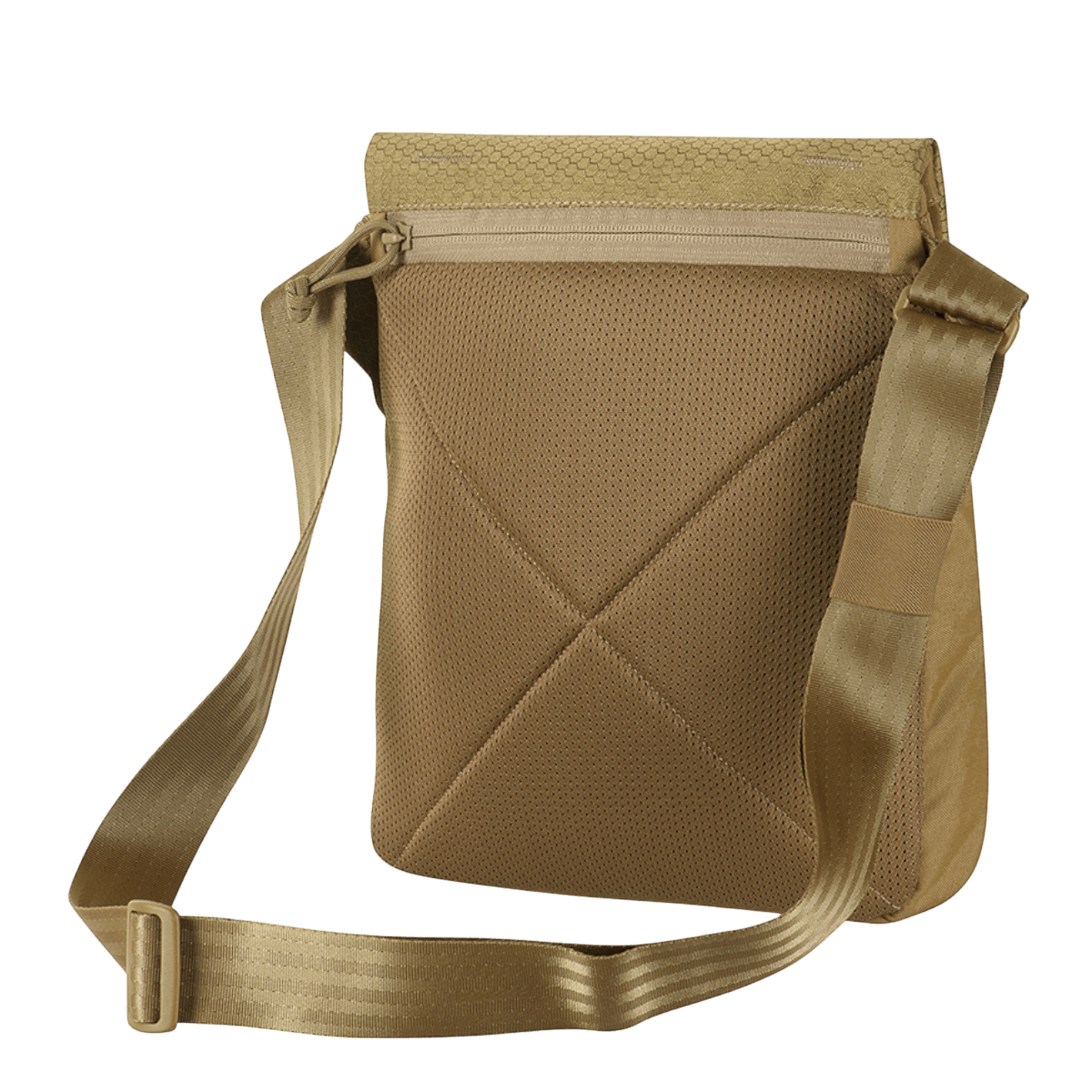 M-Tac Konvert Taske Elite ruskeana Cordura-materiaalista, säädettävä olkahihna, tablet-design ja magnetventil-lukko.
