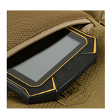 M-Tac Konvert Taske Elite tablet-designilla ja kestävällä Cordura-valmistuksella, lähikuva avatusta taskusta nopeaa käyttöä varten.